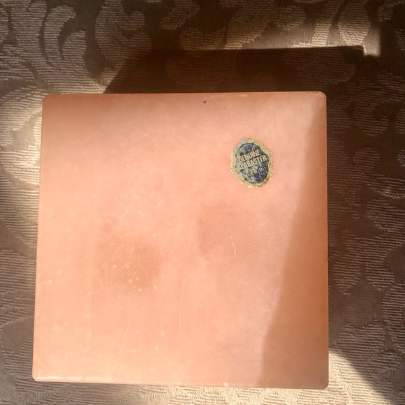 Alabaster Jewelry Box. Genuine Alabaster Stone. Vintage. Made in Italy. - Picture 7 of 13